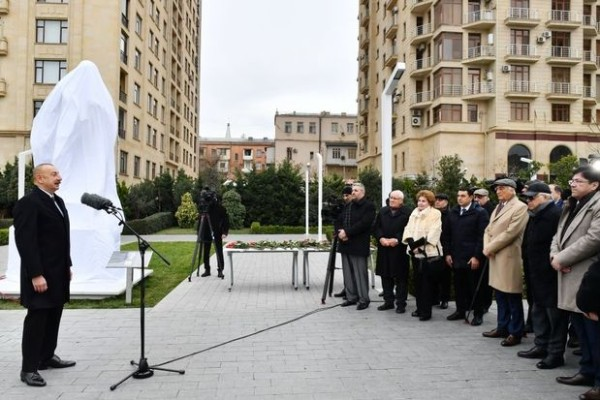 İlham Əliyev bəstəkar Tofiq Quliyevin abidəsinin açılışında iştirak edib
