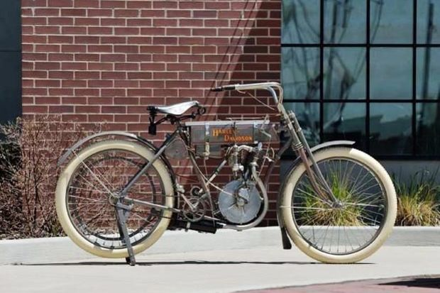 1908-ci ilin motosikleti hərracda rekord qiymətə satıldı