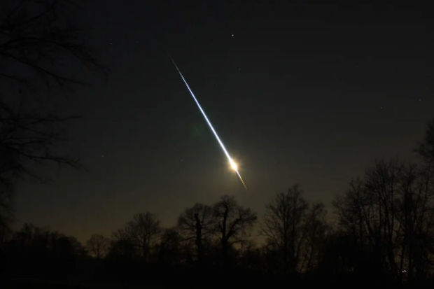 Fransa üzərində Yer atmosferinə çırpılan asteroid görüntüləndi