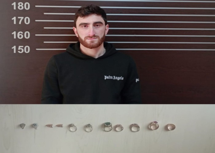 Qonşusunun evindən qızıl oğurlayan şəxs saxlanıldı