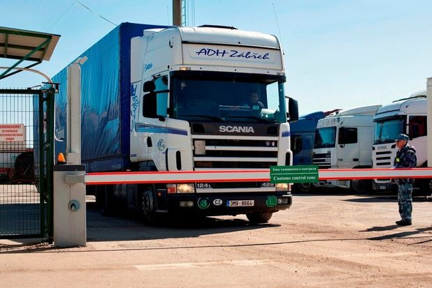 Polşa Belarus yük avtomobilləri üçün sərhədi bağladı