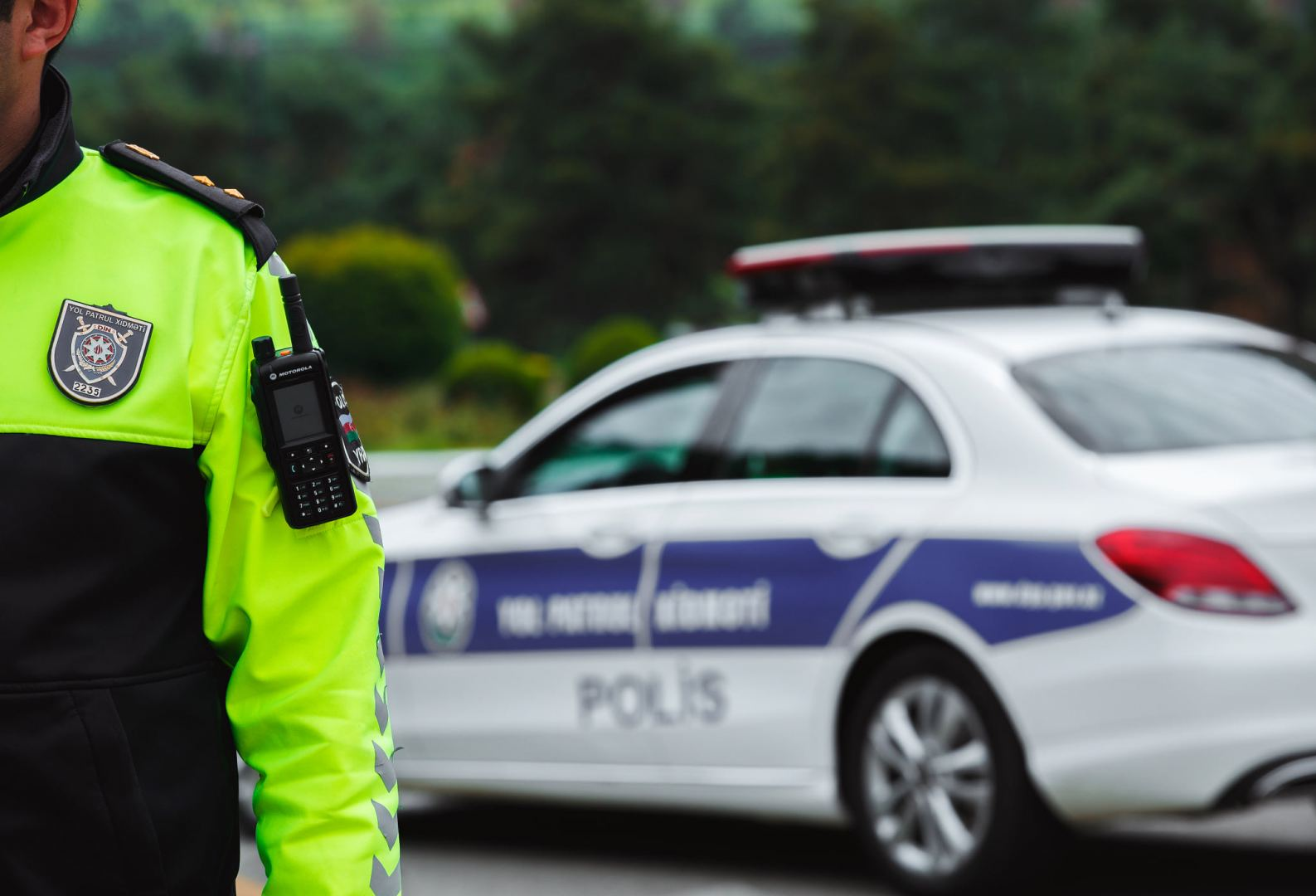 Polis tıxacın qarşısını almaq üçün yeni üsuldan istifadə edib