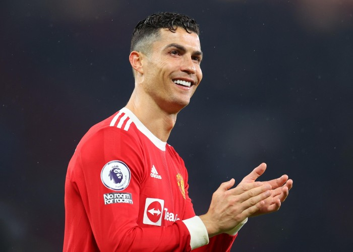 Ronaldo Türkiyəyə humanitar yardım təyyarəsi göndərdi