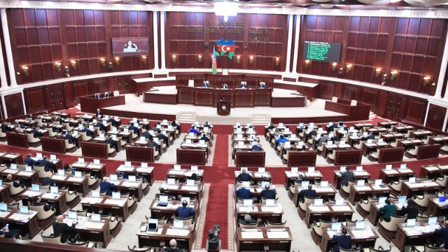 Milli Məclisin iclası başladı