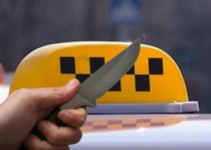 Bakıda sərnişin "Prius" sürücüsünü bıçaqla hədələdi
