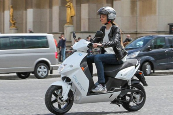 "Moped sürücüləri tıxaclarda təhlükəli manevrlər edir" - DYP