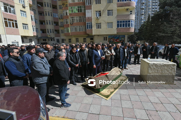 Oqtay Əliyev dəfn olunub - YENİLƏNİB + CANLI YAYIM