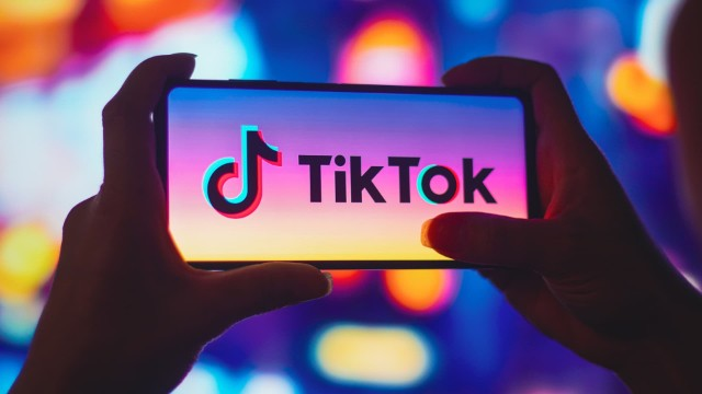 Çexiya parlamentindən deputatlara TikTok qadağası