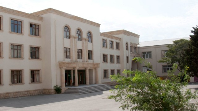 Bu liseyin direktoruna şiddətli töhmət verildi, müavini işdən çıxarıldı