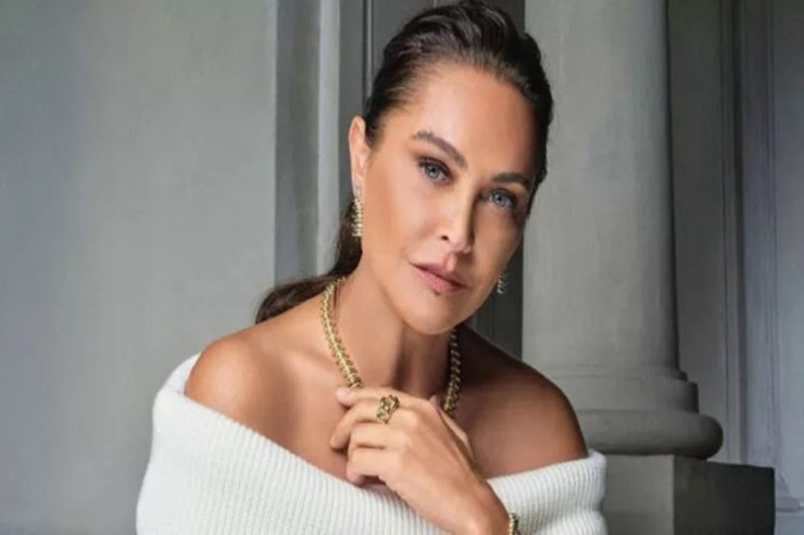 Hülya Avşar imicini dəyişdi