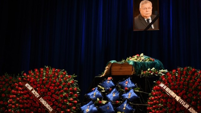 Prezident və xanımı Azərpaşa Nemətovun vida mərasiminə əklil göndərdi