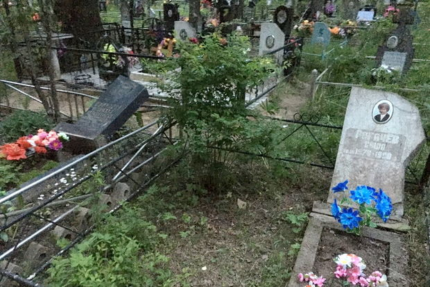 Rusiyada iki uşaq 50-dən çox məzar daşını dağıtdı