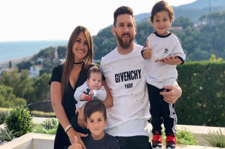 Messi ailəsi ilə Barselonaya gəldi: 15 çemodan və..