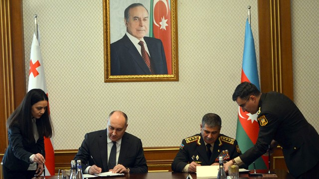 Nazirlər müdafiə sahəsində əməkdaşlıq haqqında saziş imzaladı