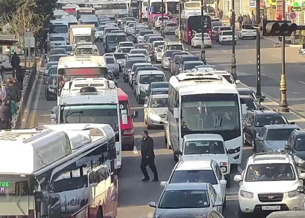 Bu yollarda sıxlıq var - SİYAHI
