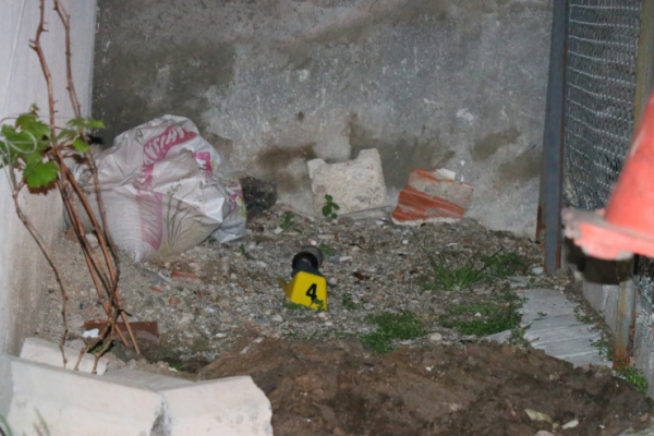 Keçmiş sevgilisinin evinə gəlib "Molotov kokteyli" atdı