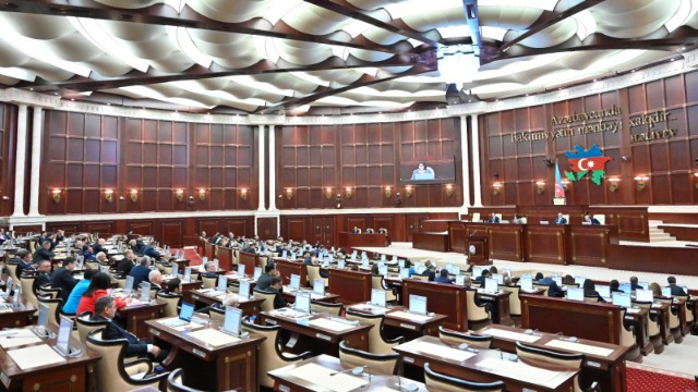 Milli Məclisin iclası başladı