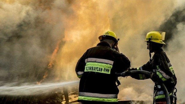Bakıda avtomobil təmiri sexi yandı