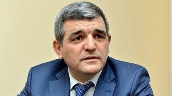 "Məktəblərdə yer məsələsi problemdir" - Fazil Mustafa