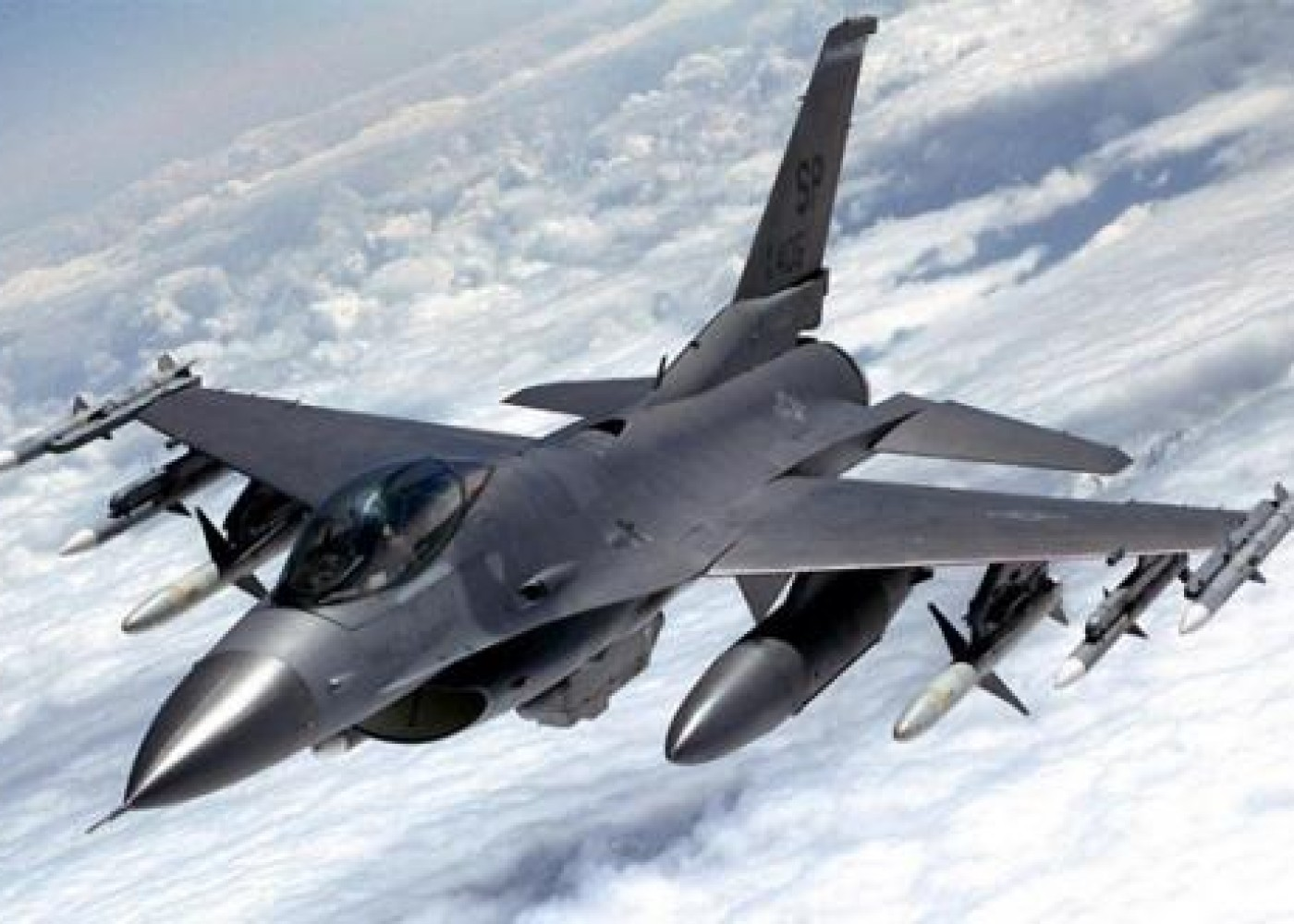 F-16 mülki təyyarəni vurdu
