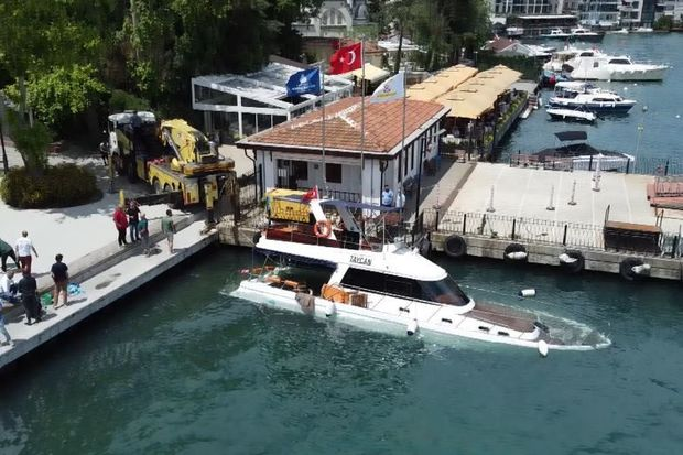 Türkiyədə 15 sərnişini olan yaxta batdı