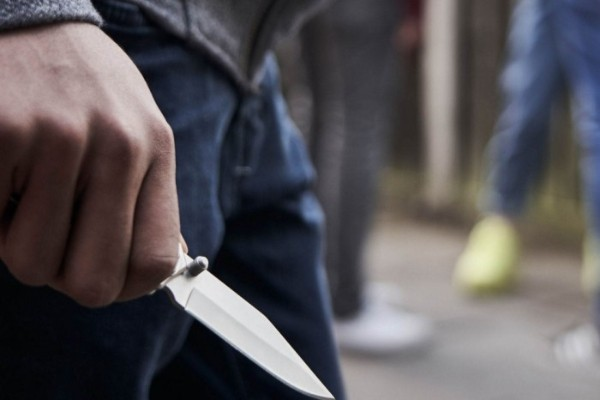 Bakıda ruhi xəstə qadınlara söz atan azyaşlını bıçaqladı