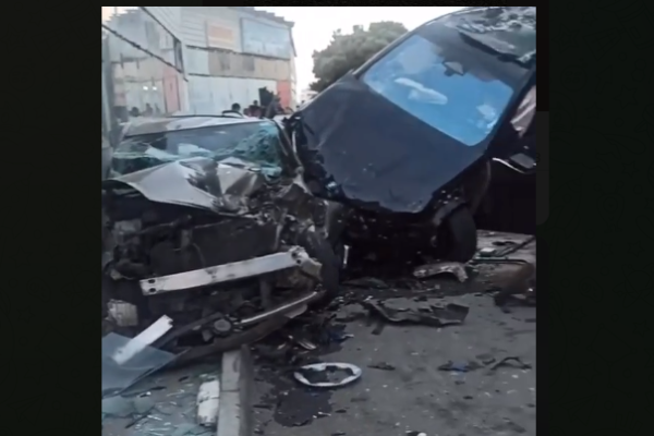 Bakıda qadın “BMW” ilə əvvəlcə mopedi, daha sonra başqa maşını vurdu - (YENİLƏNİB)