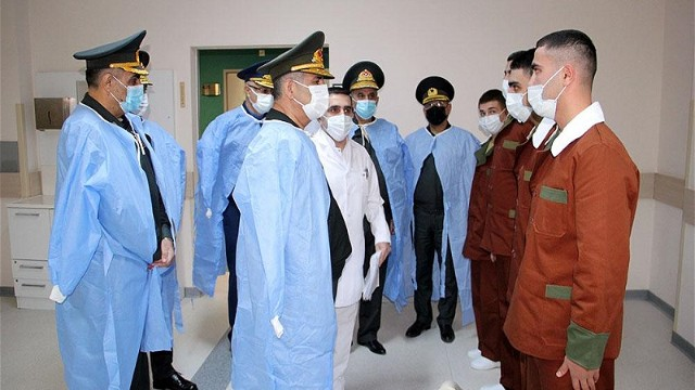 Zakir Həsənov hərbi hospitalı ziyarət etdi