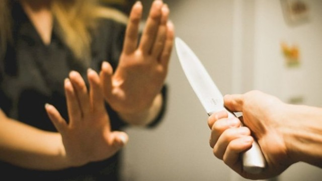 Bakıda kişi keçmiş arvadını bıçaqladı