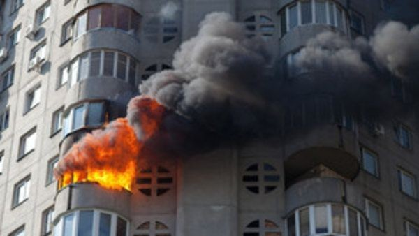 Bakıda yaşayış binasında yanğın başlayıb