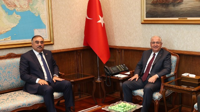 Türkiyənin müdafiə naziri Azərbaycan səfiri ilə görüşdü