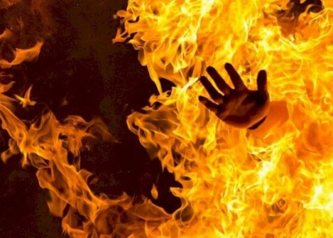 Bakıda DƏHŞƏT: Evində yanaraq öldü