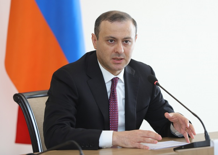 Qriqoryan bu məsələləri müzakirə etmək üçün Ağ Evə getdi
