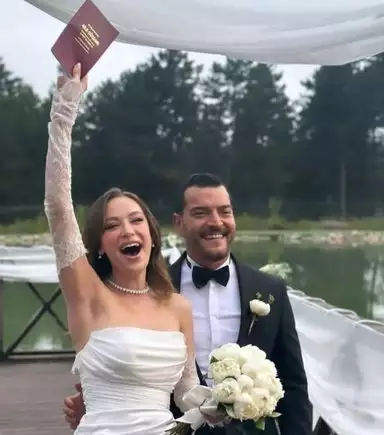 Serialda dostlaşıb evləndilər