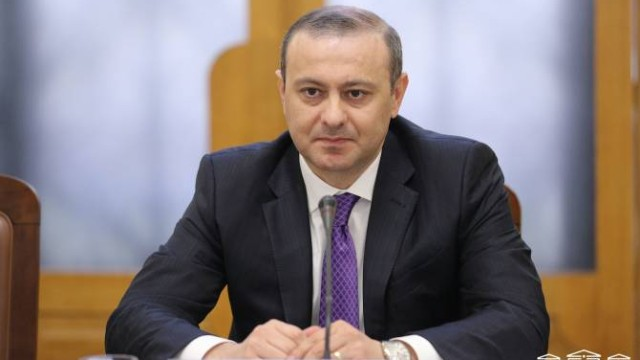 Qriqoryan Rusiyanın Ermənistana silah verməməsindən narazıdır