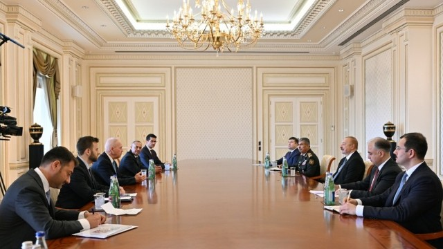 Prezident İsrailin müdafiə nazirini qəbul etdi
