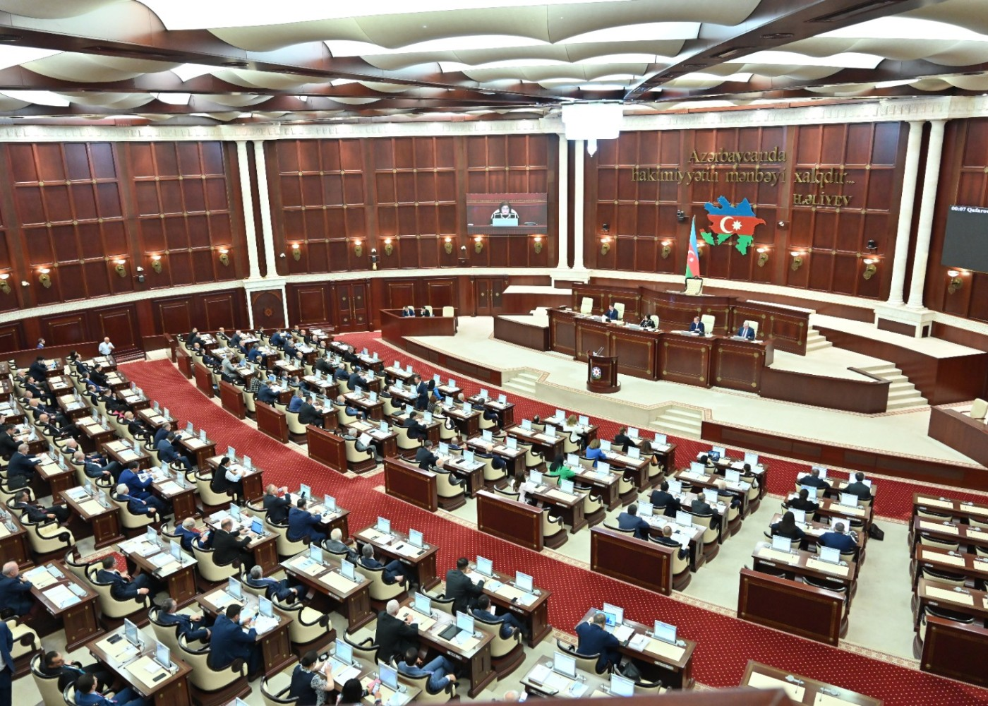 Deputatlar sabah tətilə çıxır