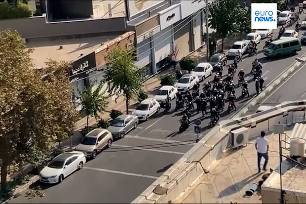 İranda “əxlaq polisi” fəaliyyətini bərpa edib