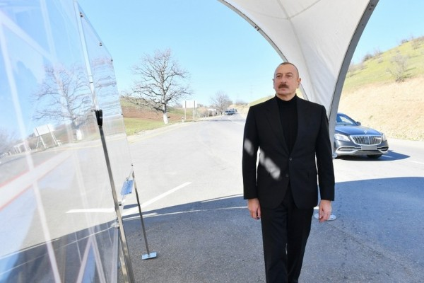 Prezident avtomobil yolunun tikintisi ilə tanış olub