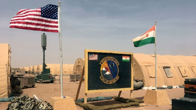 Niger çevrilişdən sonra sərhədlərini açdı