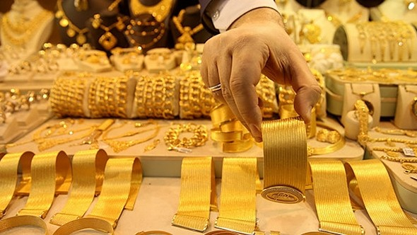 Mağazadan qızıl oğurlayan keçmiş məhkum saxlanıldı