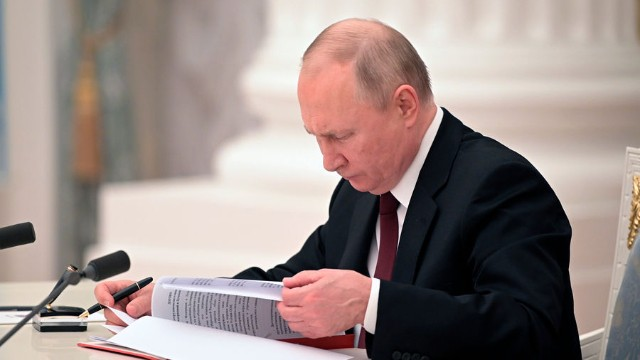 Putin yeni fəxri ad təsis etdi