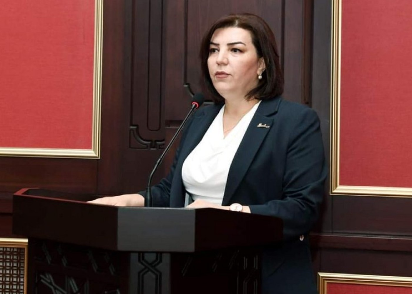 İcra başçısı müavinini işdən çıxardı