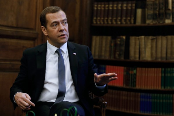 "Təxmin edin, onu hansı aqibət gözləyir ” - Medvedev Paşinyandan yazdı