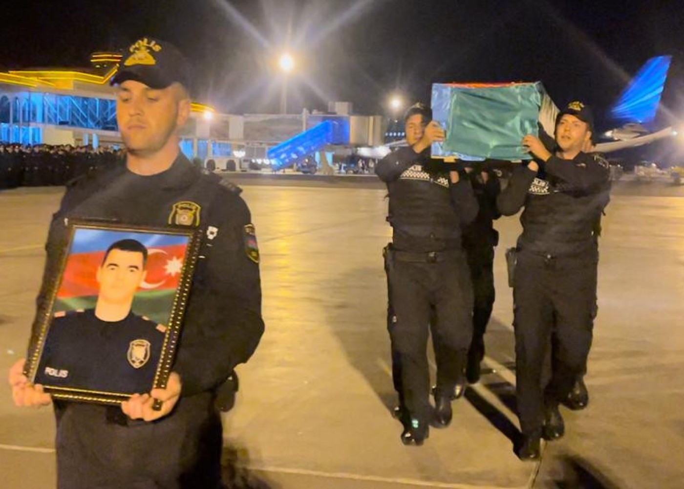 Həlak olan polisin nəşi Naxçıvana gətirildi