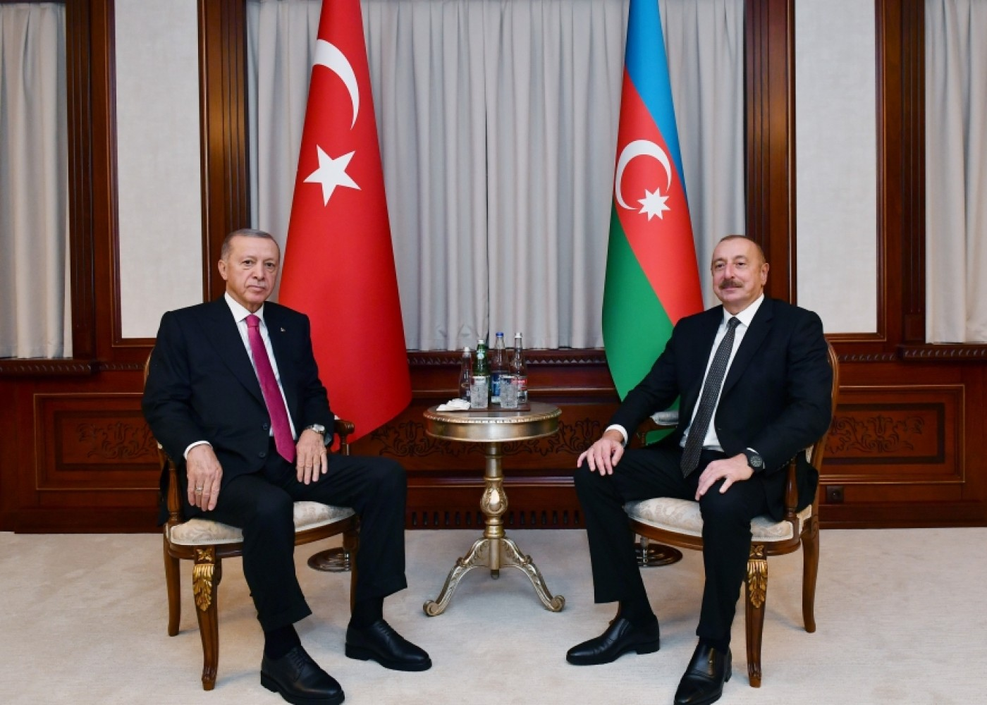 İlham Əliyev və Ərdoğanın təkbətək görüşü olub - YENİLƏNİB