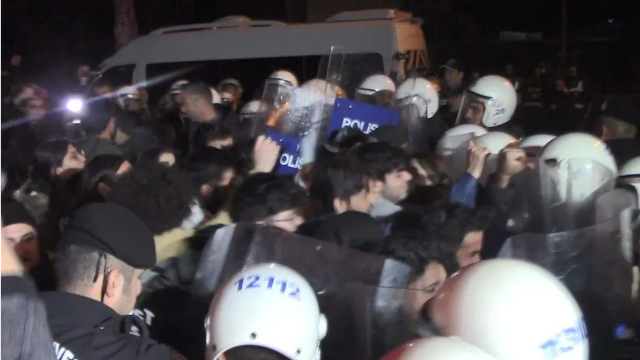 Türkiyədə tələbələrlə polis arasında qarşıdurma yaşandı - FOTOLAR