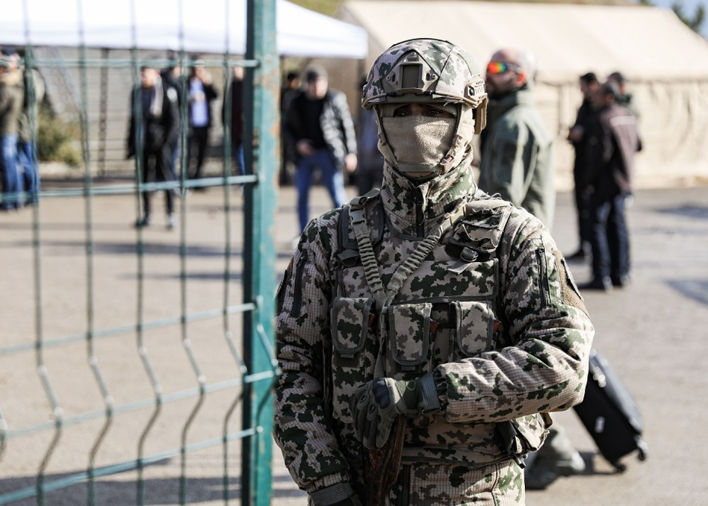 Daxili Qoşunların hərbi qulluqçularının aylıq vəzifə maaşları artırılıb