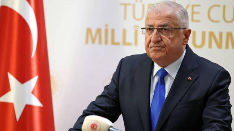 Türkiyənin müdafiə naziri Yunanıstan səfirini qəbul etdi