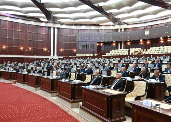 Milli Məclisdə büdcə müzakirəsi davam edir